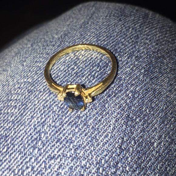 Jewelry - Sapphire gold ring with 2 tiny diamonds. Delicate